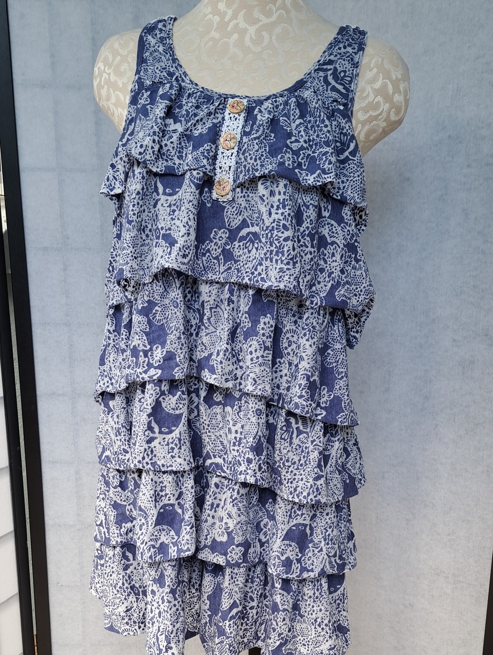 Truly Me Navy & White Floral Ruffle Top Size M